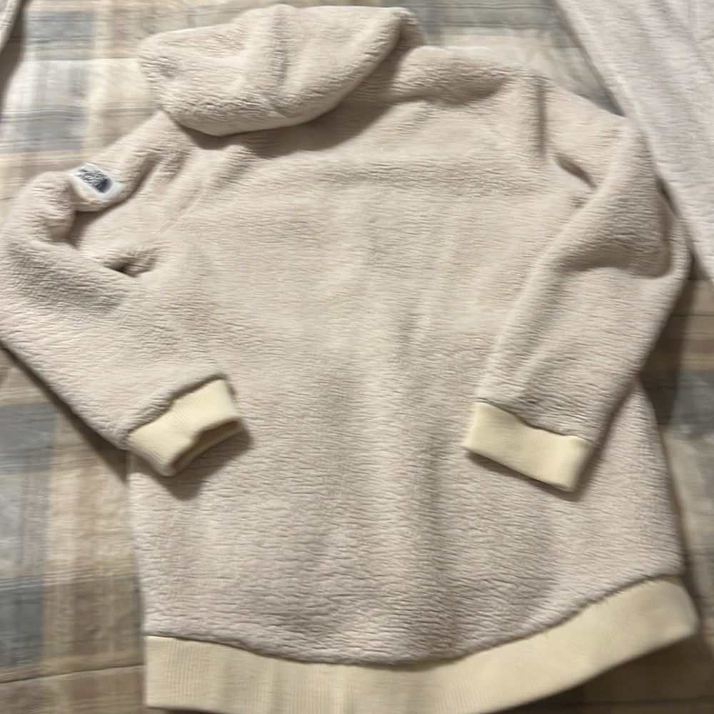 Tan Women’s North face fleece zip up - Picture 5 of 8